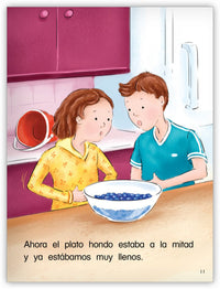 Disfrutando arándanos con mamá